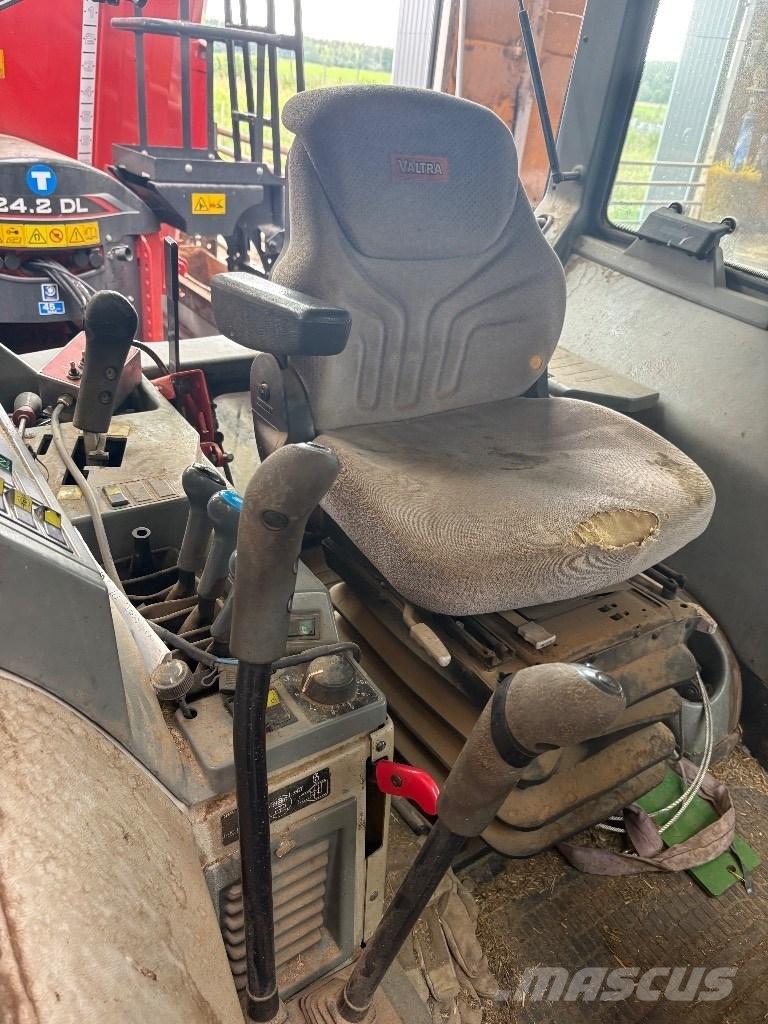 Valtra 8350 Traktoriai