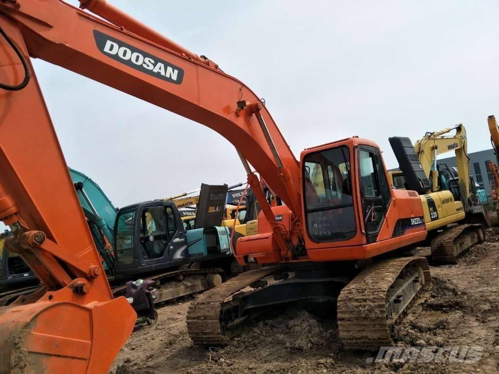 Doosan 225 Vikšriniai ekskavatoriai