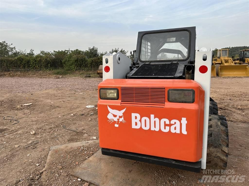 Bobcat S 300 Krautuvai su šoniniu pasukimu