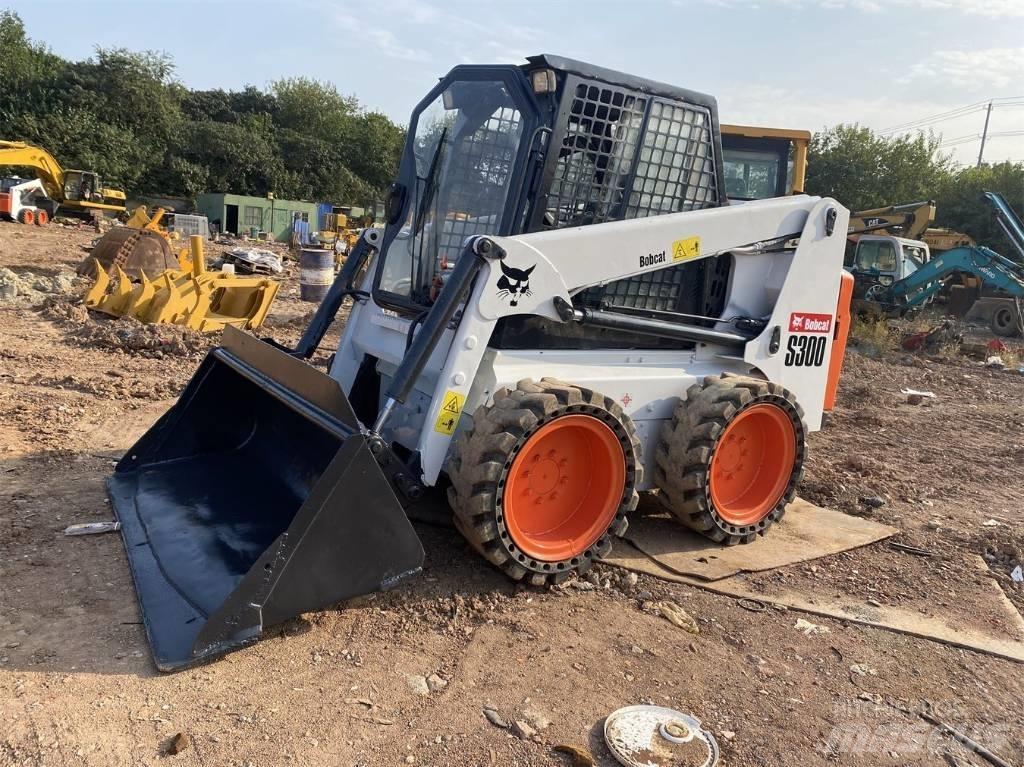 Bobcat S 300 Krautuvai su šoniniu pasukimu