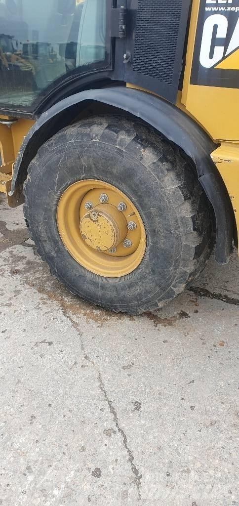 CAT 906M Naudoti ratiniai krautuvai