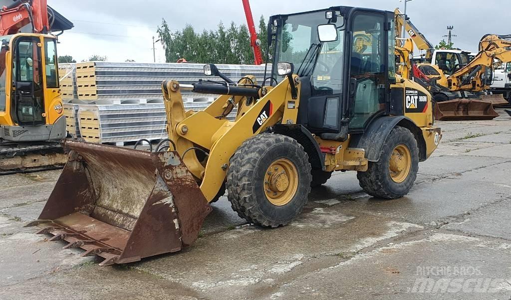 CAT 906M Naudoti ratiniai krautuvai