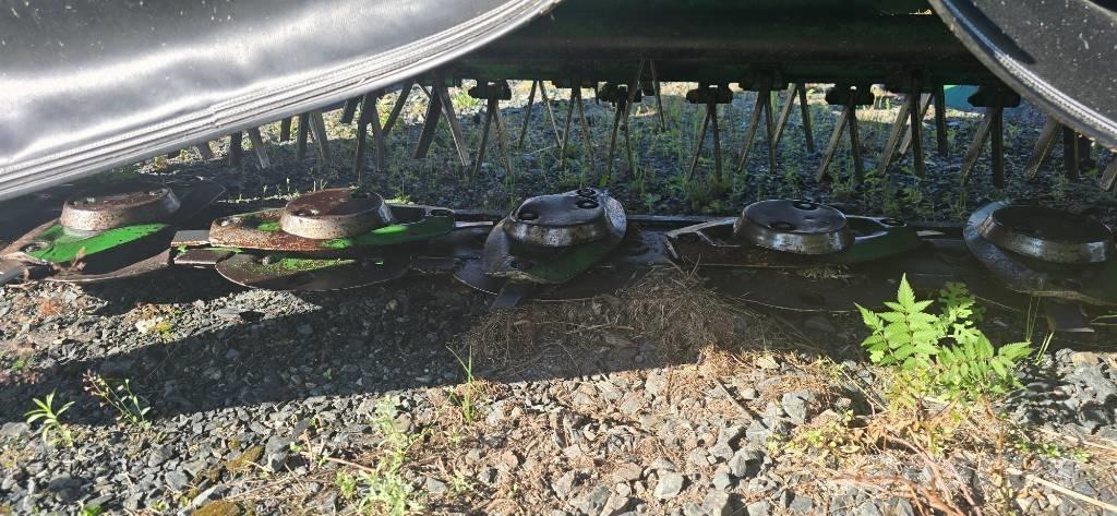 John Deere 131 Formuojančios žoliapjovės