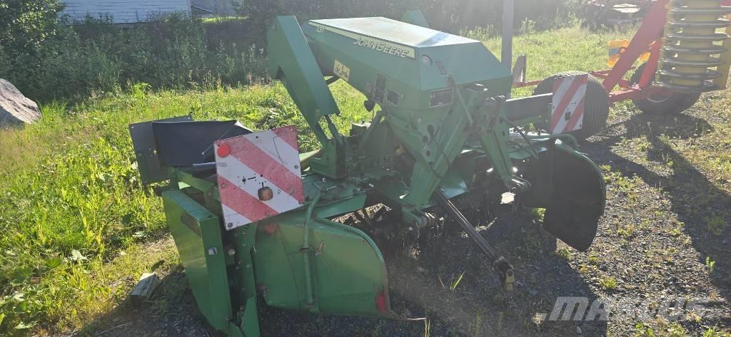 John Deere 131 Formuojančios žoliapjovės