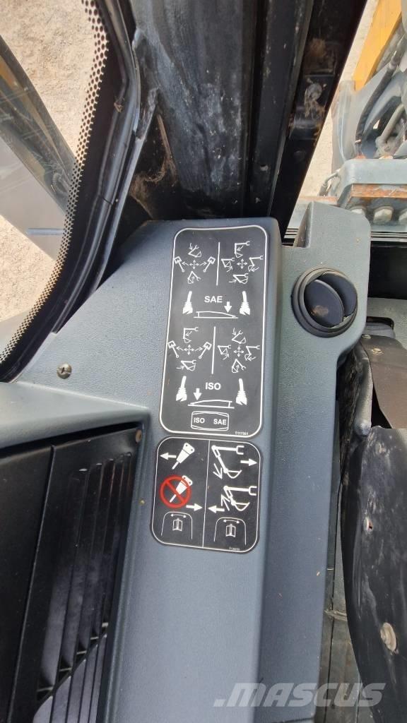 Terex TLB 890 Ekskavatoriniai krautuvai