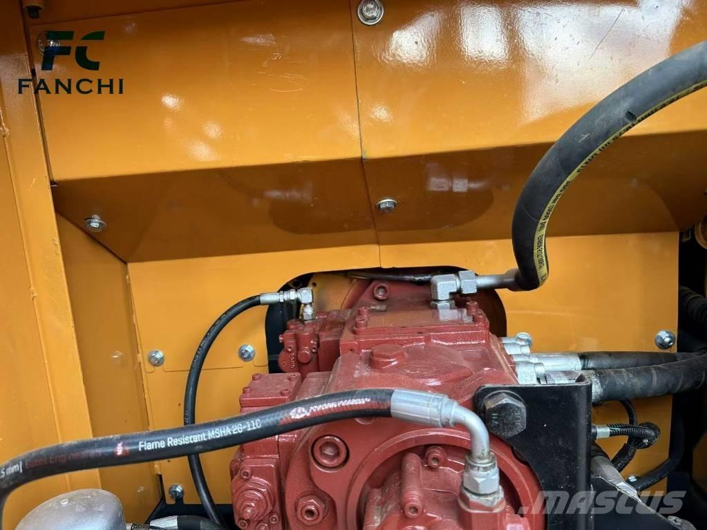 Hyundai 220LC-9S Vikšriniai ekskavatoriai