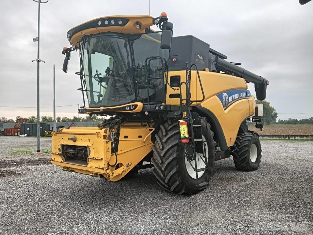 New Holland CR 7.90 Derliaus nuėmimo kombainai