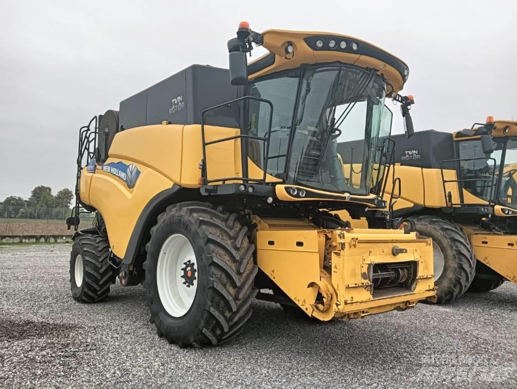 New Holland CR 7.90 Derliaus nuėmimo kombainai