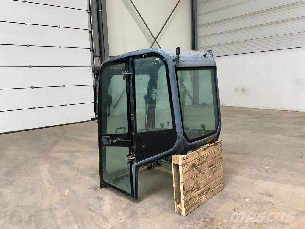 Kubota U 27-4 Kabinos ir interjeras