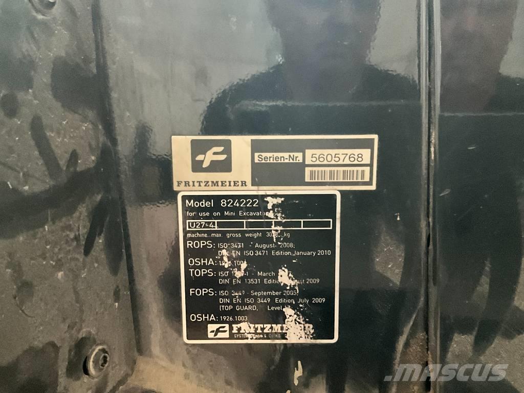 Kubota U 27-4 Kabinos ir interjeras