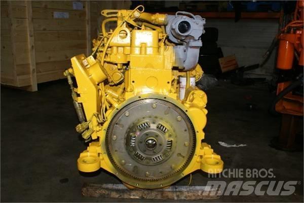 Komatsu SA4D102E Varikliai