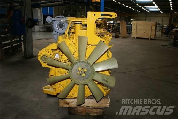 Komatsu SA4D102E Varikliai