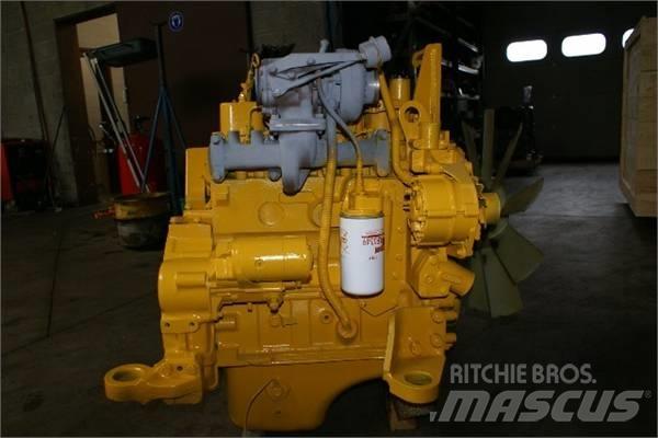 Komatsu SA4D102E Varikliai