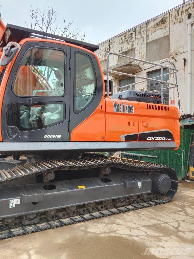 Doosan DX300 Vikšriniai ekskavatoriai
