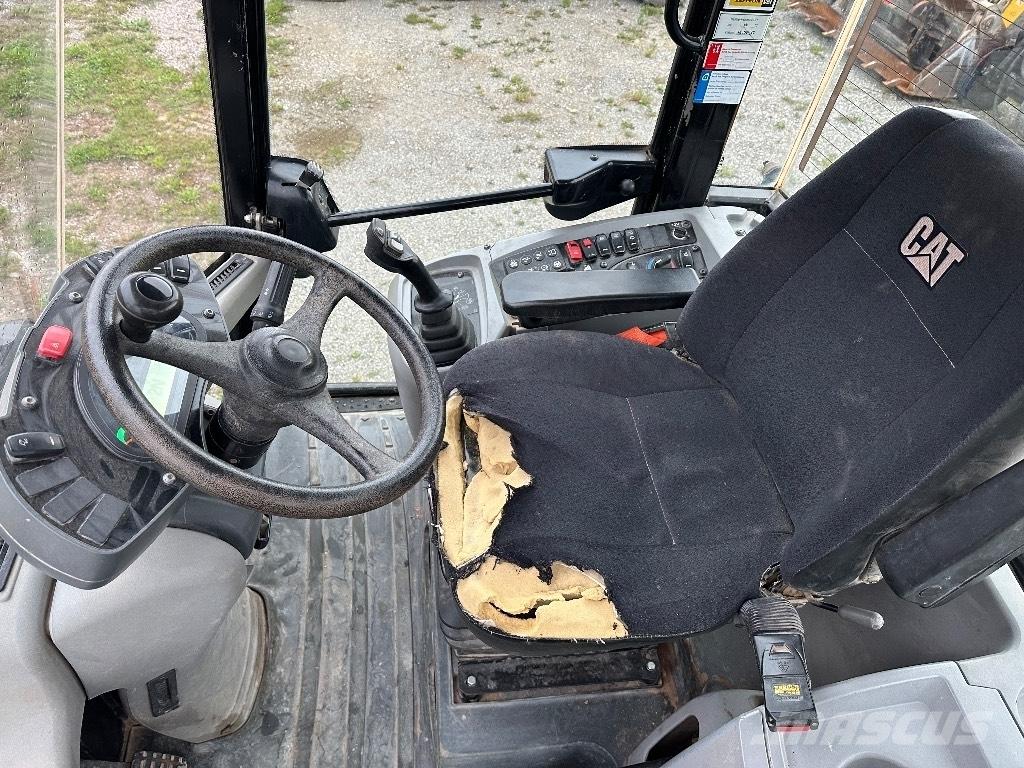 CAT 908M Radlader Naudoti ratiniai krautuvai