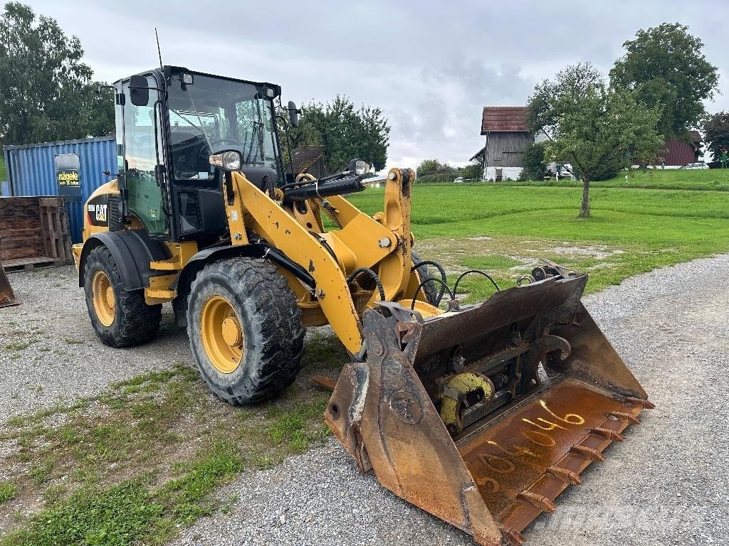 CAT 908M Radlader Naudoti ratiniai krautuvai