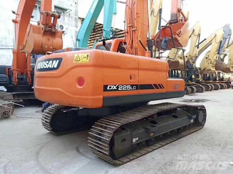 Doosan dx225 Vikšriniai ekskavatoriai