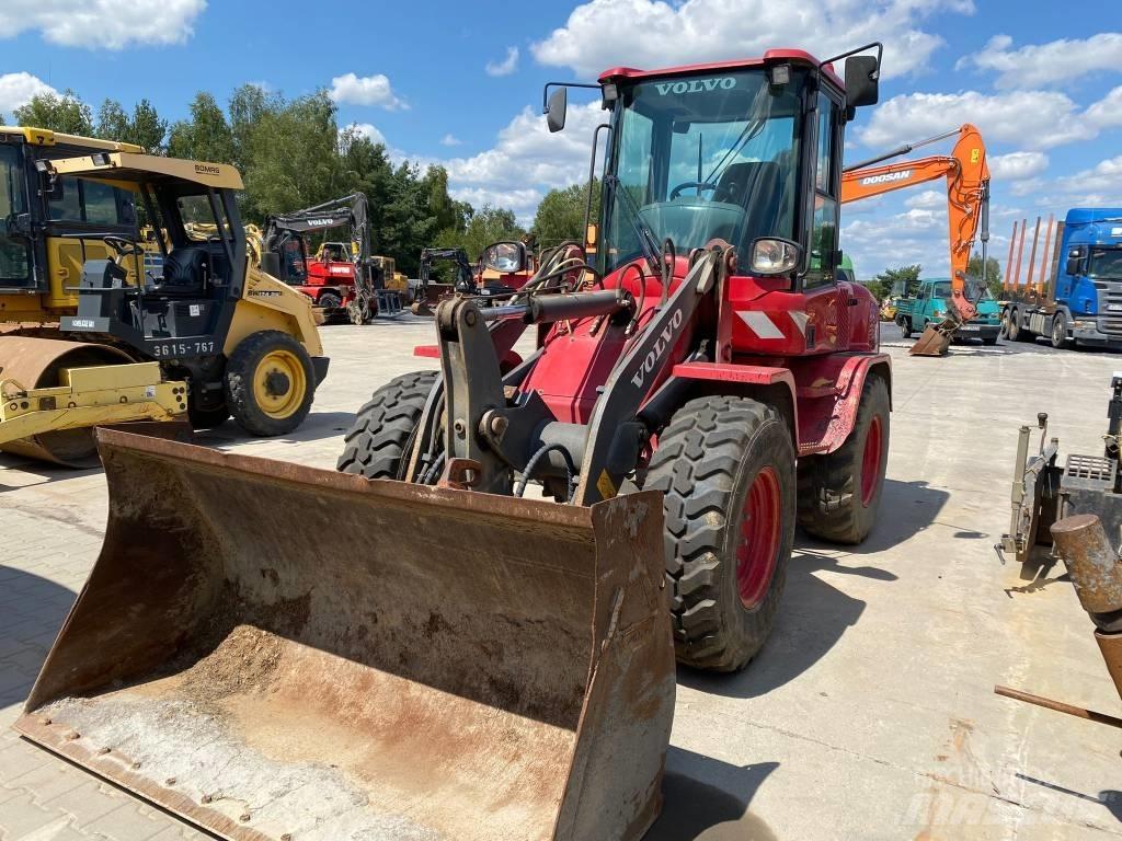 Volvo L 30 G Naudoti ratiniai krautuvai