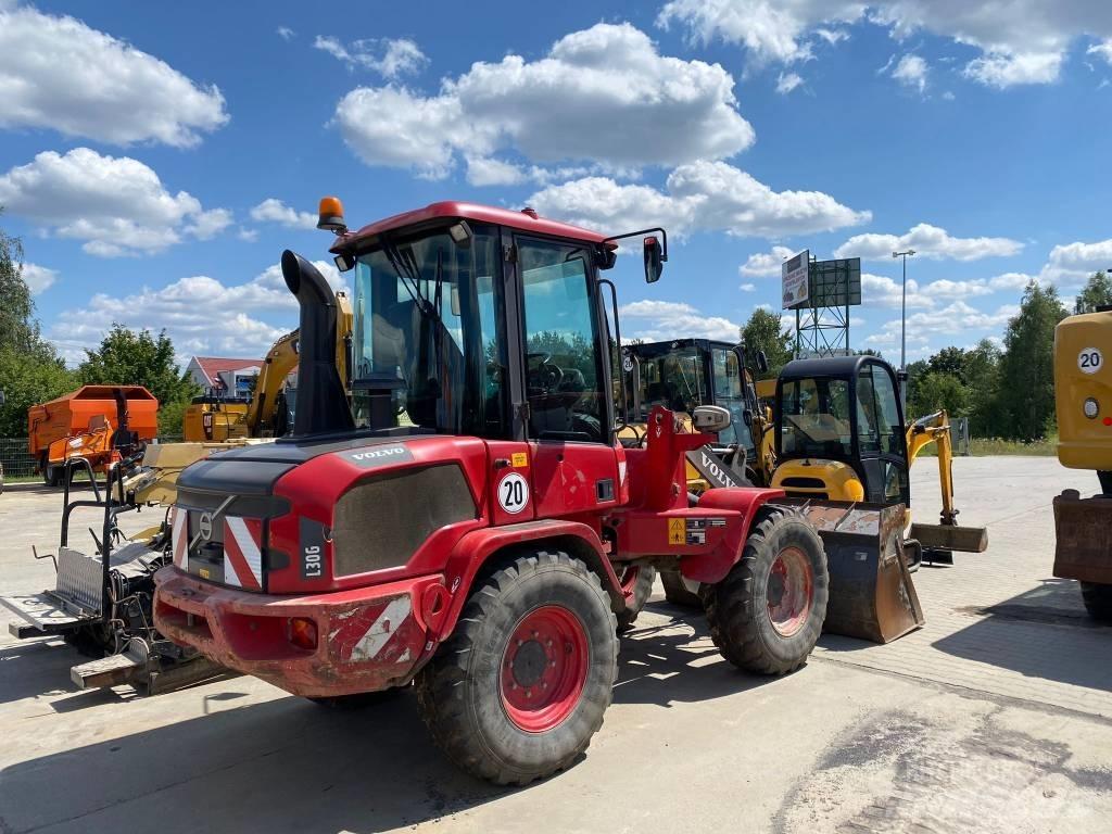 Volvo L 30 G Naudoti ratiniai krautuvai