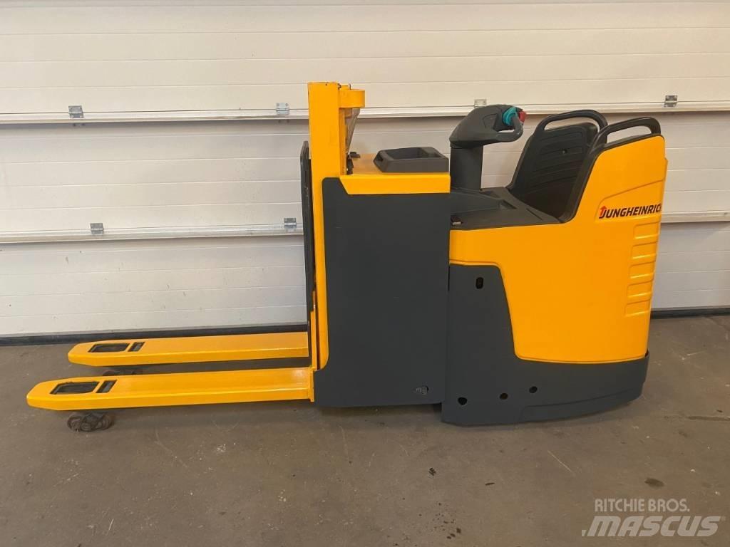 Jungheinrich ERD 220 Savaeigiai rietuvai