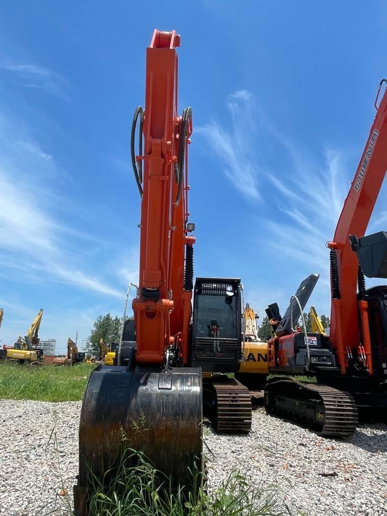 Hitachi ZX 200 Vikšriniai ekskavatoriai