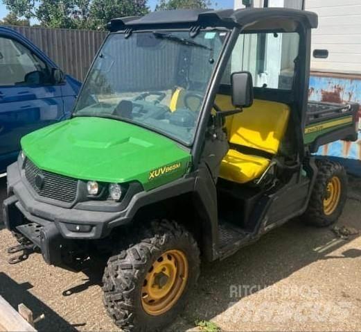 John Deere XUV865M Visureigiai