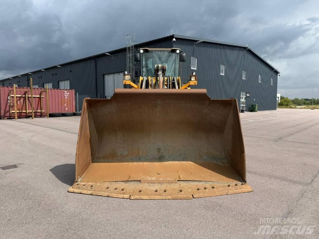 Volvo L 180 G Naudoti ratiniai krautuvai