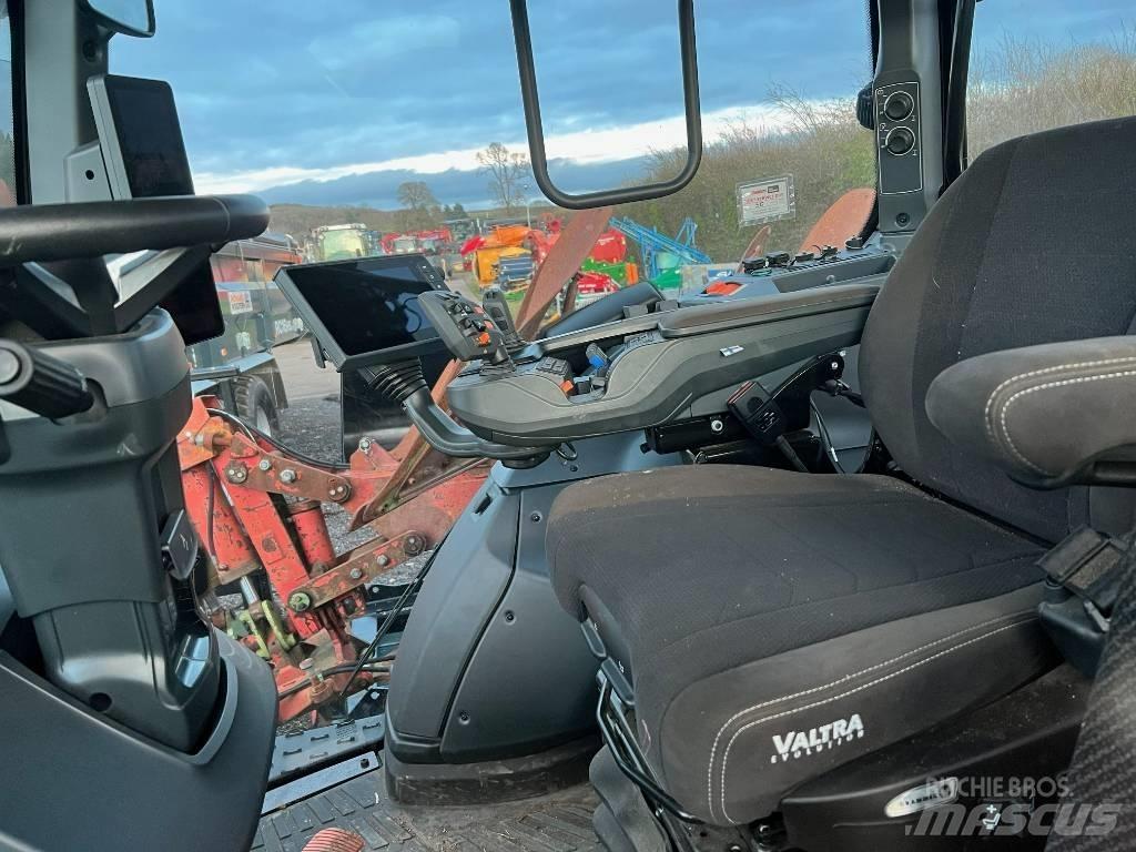 Valtra T 235 Direct Traktoriai
