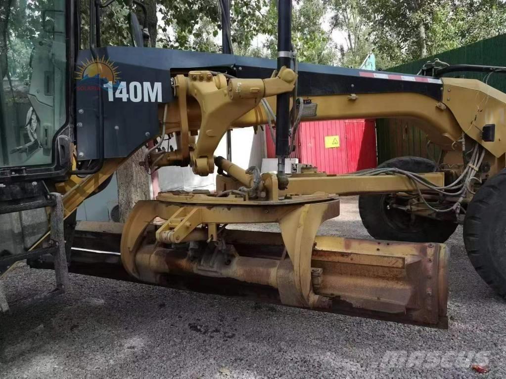 CAT 140 M Greideriai