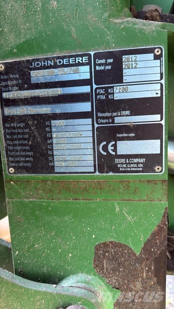 John Deere 740 i Prikabinami purkštuvai