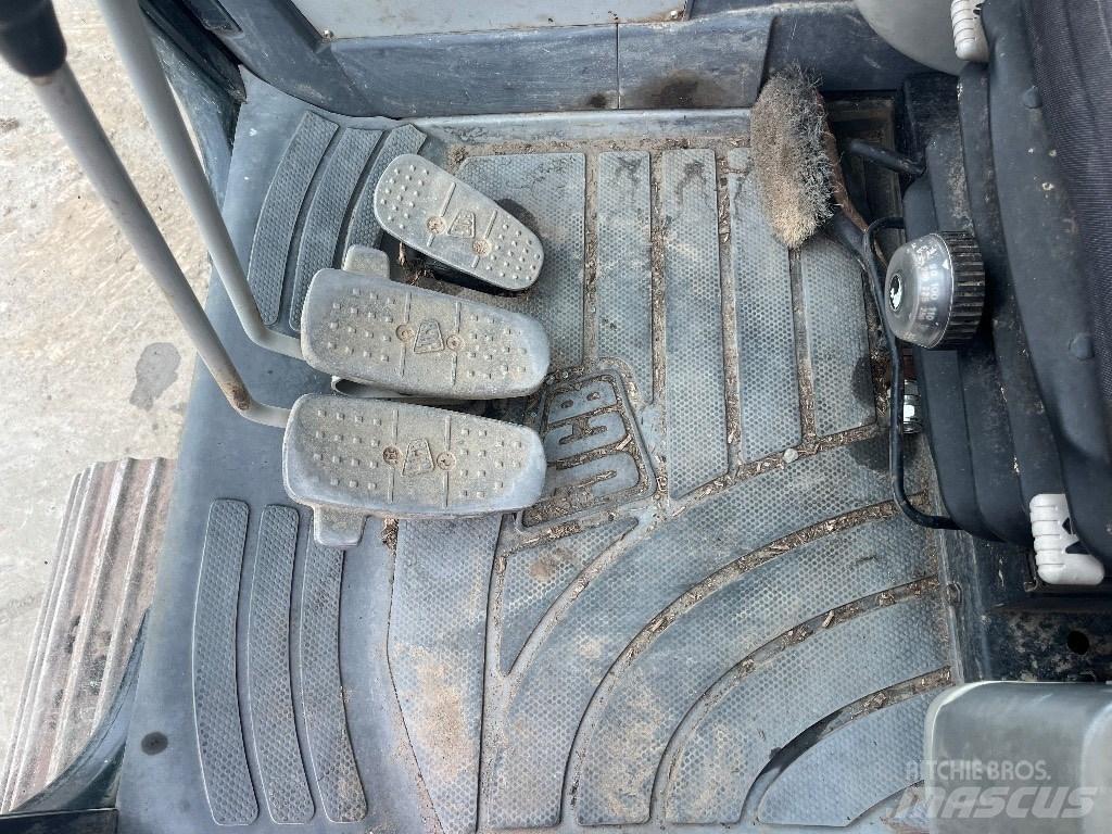 JCB JS 130 Vikšriniai ekskavatoriai