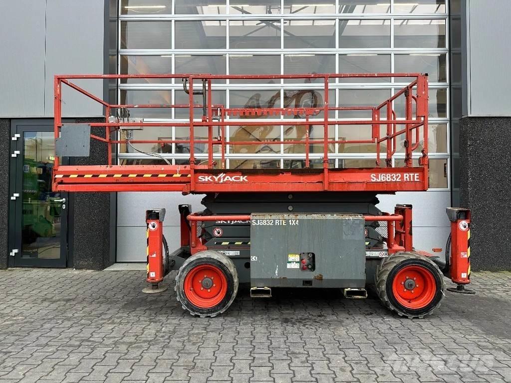 SkyJack SJ6832 RTE Žirkliniai keltuvai