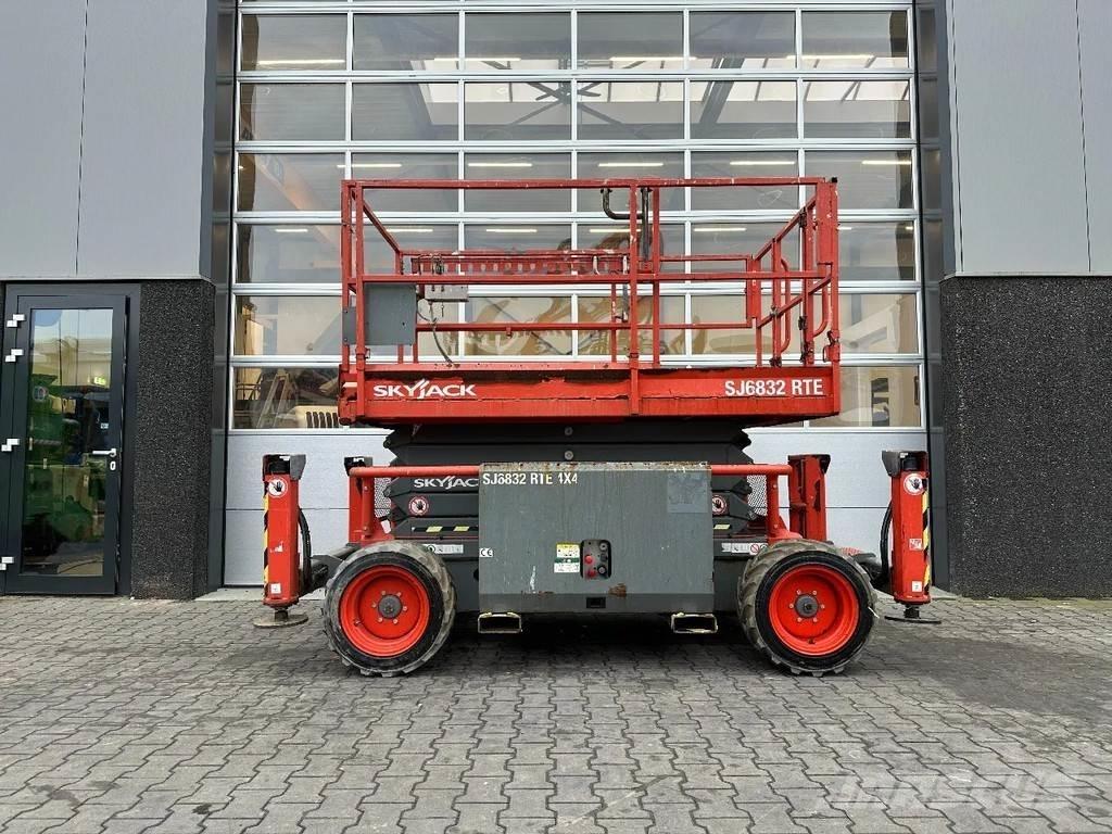 SkyJack SJ6832 RTE Žirkliniai keltuvai