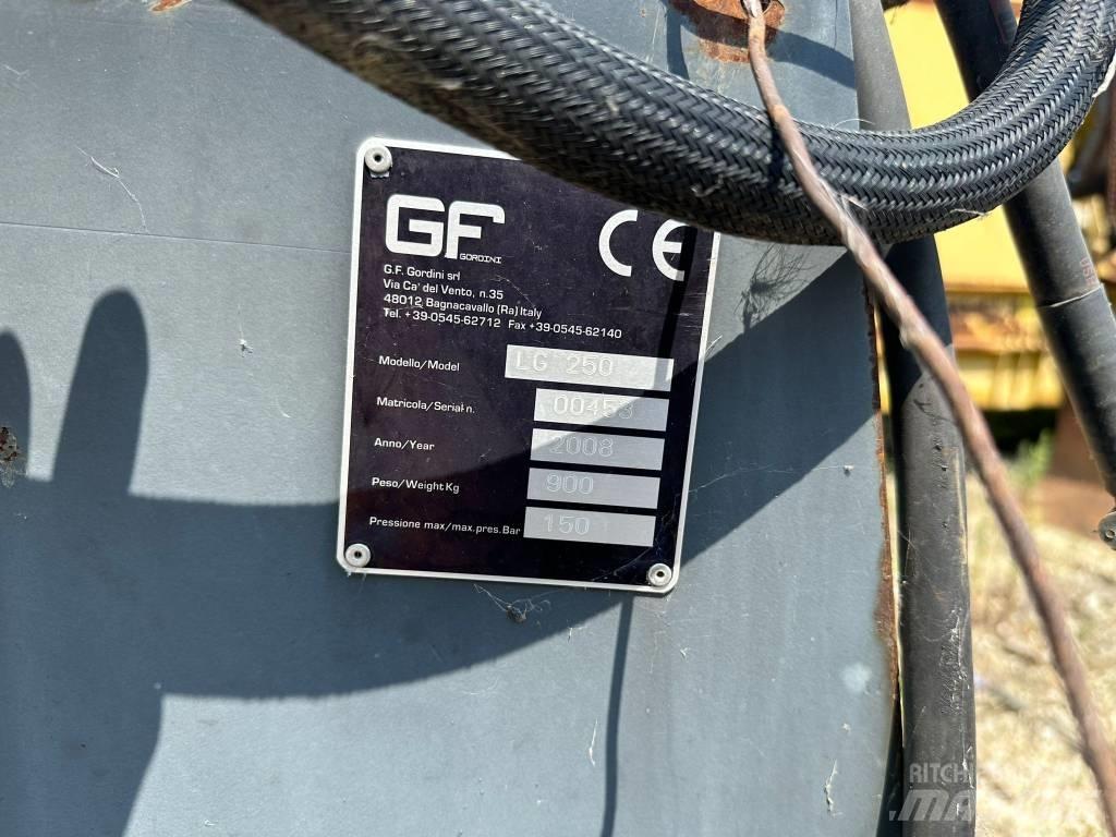 GF Gordoni LG250 Greideriai