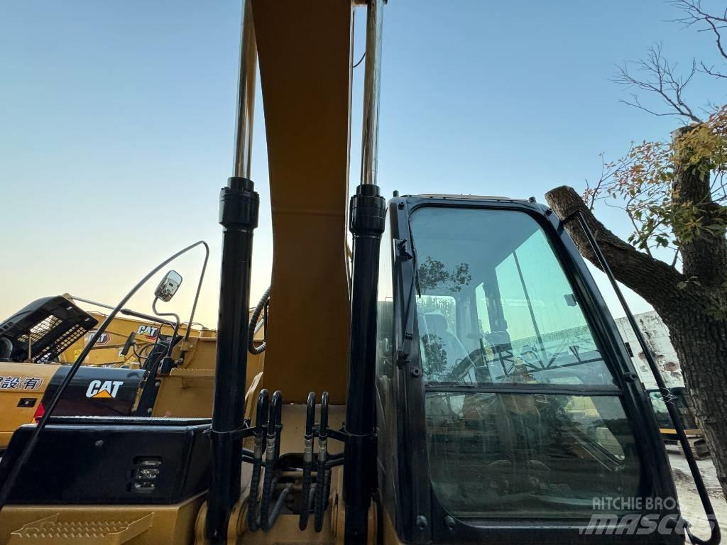 CAT 320D2L Vikšriniai ekskavatoriai