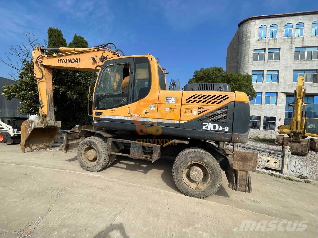 Hyundai R210W-9 Ratiniai ekskavatoriai