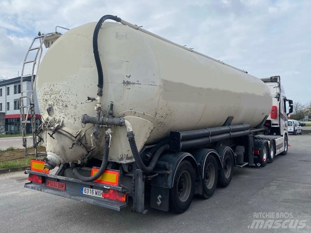 Spitzer SK2458CAL Cisternos puspriekabės