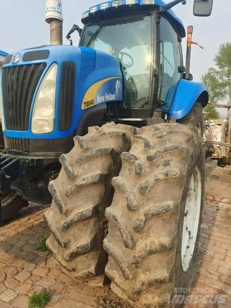 New Holland T8040 Traktoriai