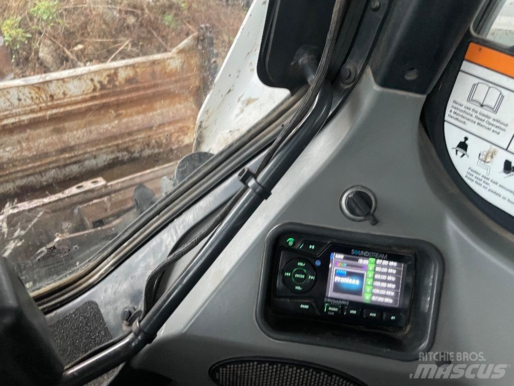 Bobcat T550 Krautuvai su šoniniu pasukimu