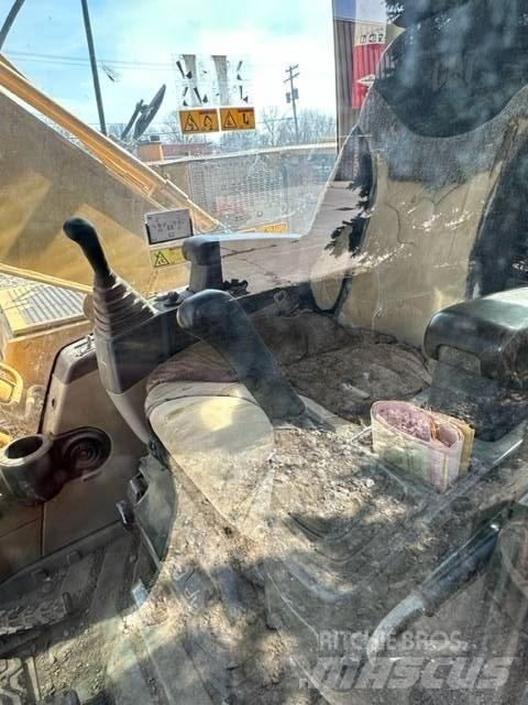 CAT 320 C L Vikšriniai ekskavatoriai