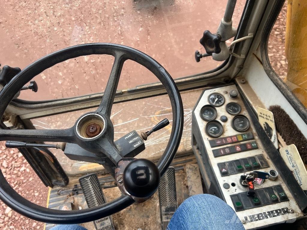 Liebherr 902 Ratiniai ekskavatoriai