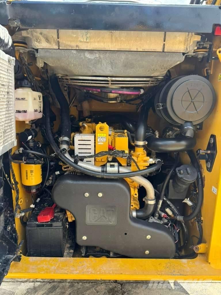 CAT 289D3 Krautuvai su šoniniu pasukimu