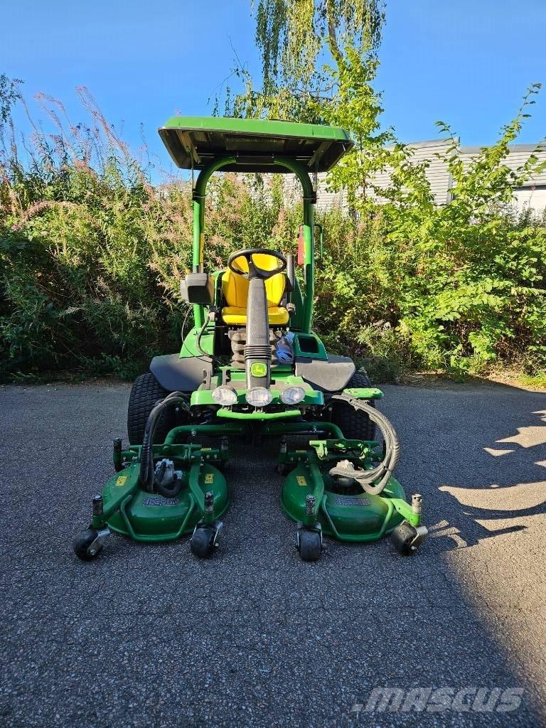 John Deere 7400 A Trijų dalių pjaunamosios