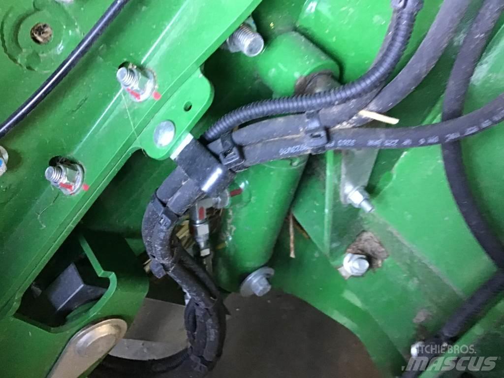 John Deere V461M Ritinių presai