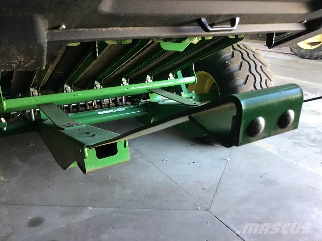 John Deere V461M Ritinių presai