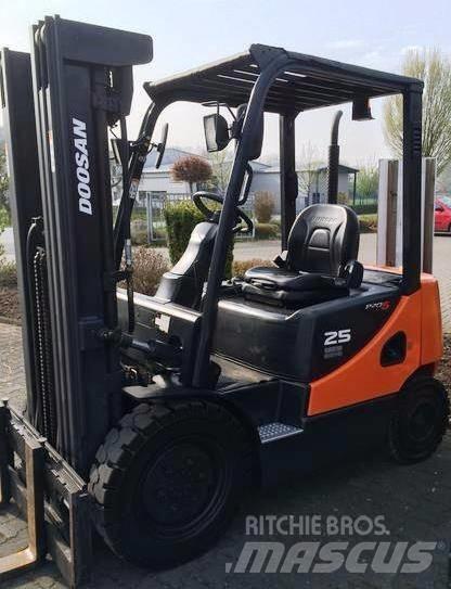 Doosan D25S-5 Dyzeliniai krautuvai