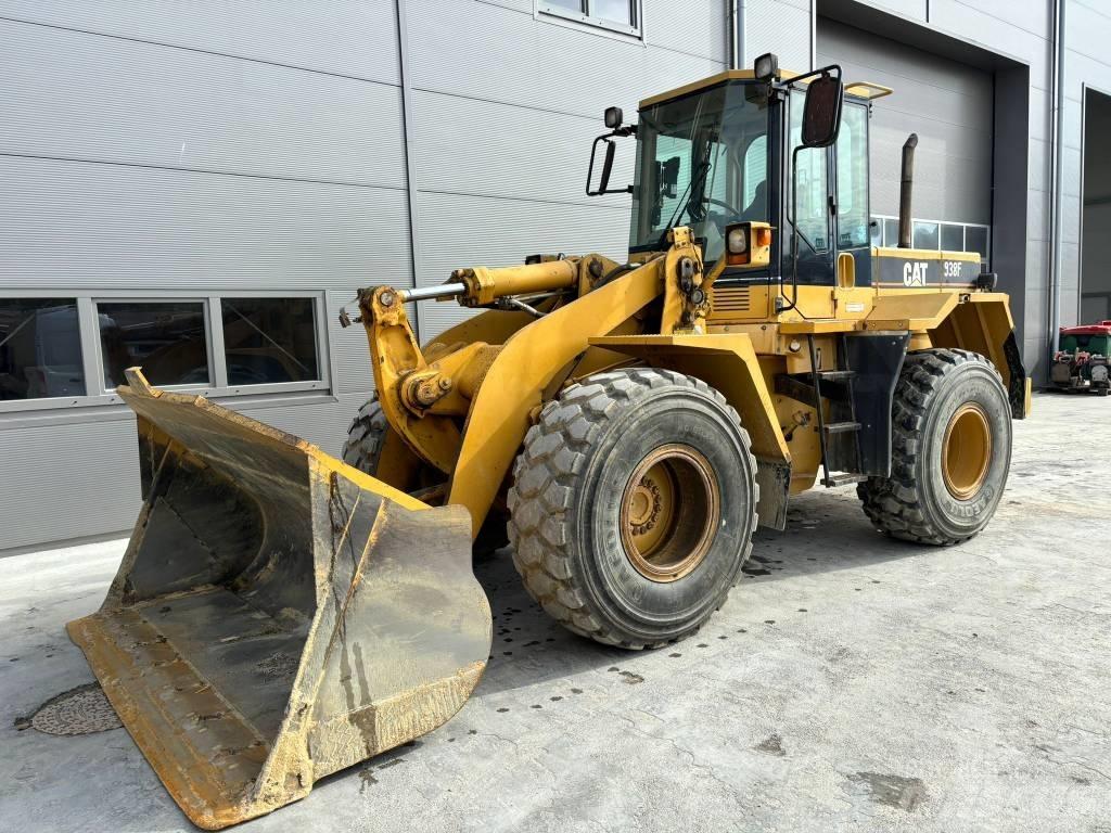 CAT 938F Naudoti ratiniai krautuvai