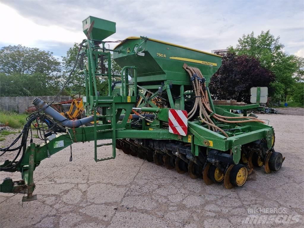 John Deere 750 A Sėjamieji kombainai