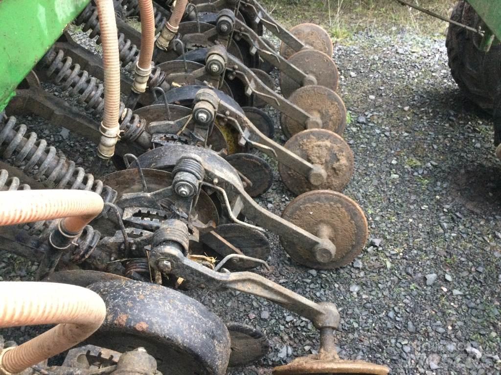 John Deere 750 A Sėjamieji kombainai