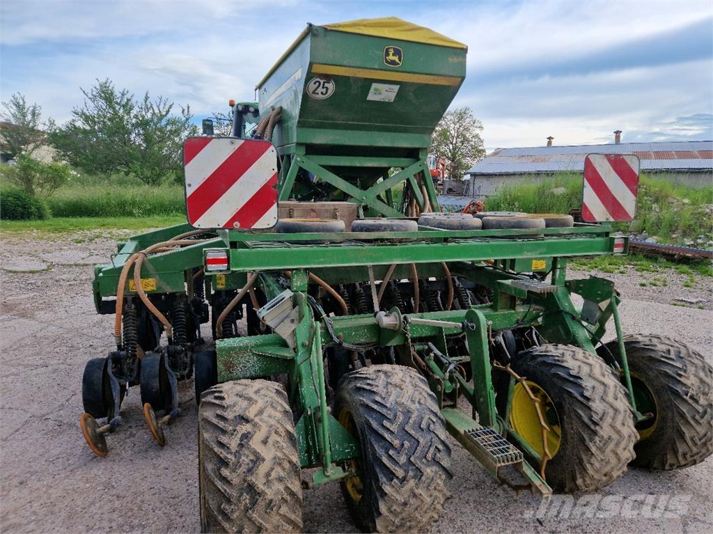 John Deere 750 A Sėjamieji kombainai